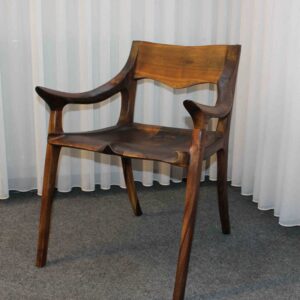 Sitz aus Hirnholz - zum Verlieben - Nussbaum-Stuhl im Maloof-Stil