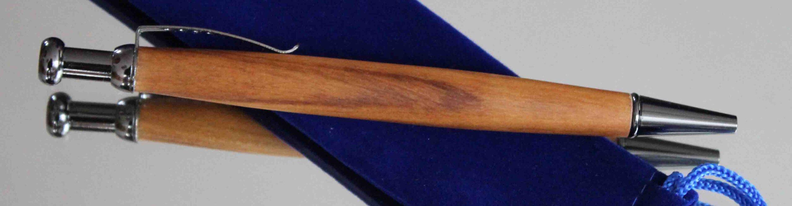 Kirschbaum - Druckkugelschreiber mit Nadelclip – Bild 2