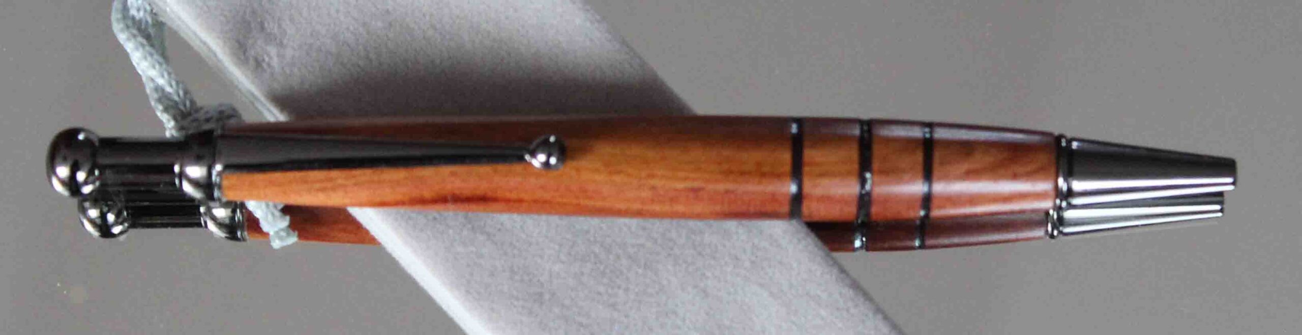 Zwetschgenholz - Druckkugelschreiber mit Kugelclip und Schellackpolitur – Bild 3